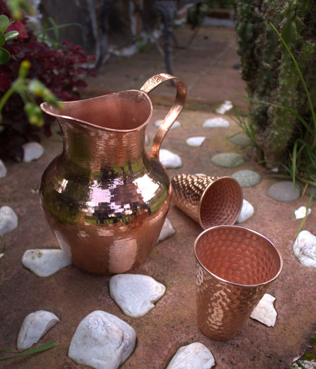 Set jarra positano martillado liso con vasos de cobre pulido