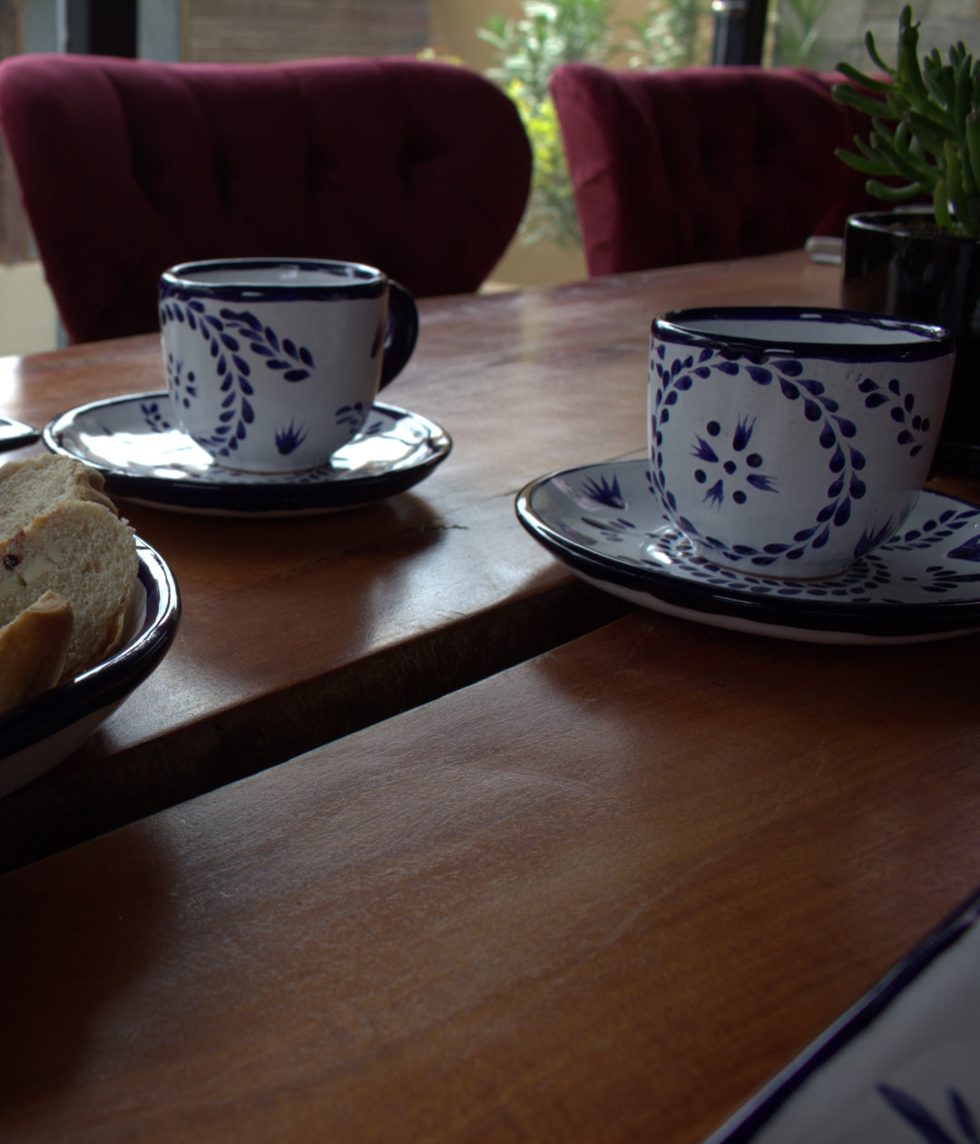 Taza de té zafiro con plato postre